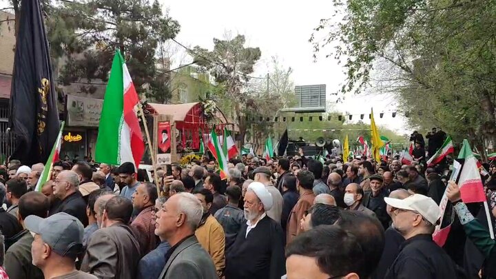 فیلم| تشییع پیکر مطهر سردار نائینی در کاشان با حضور گسترده مردم شهیدپرور