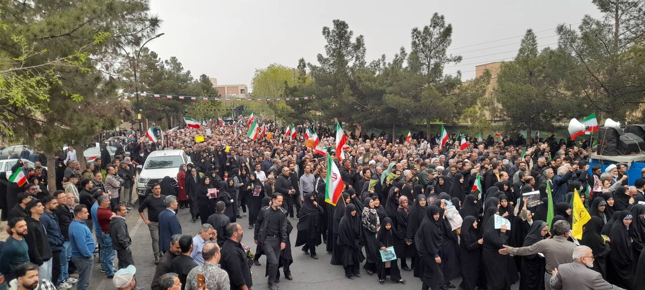 مراسم باشکوه تشییع پیکر پاک سردار شهید علی‌محمد نائینی در کاشان + عکس و فیلم