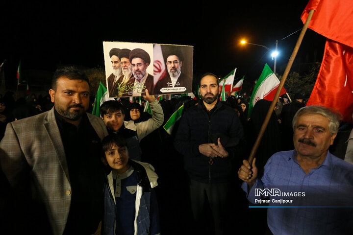 مراسم وداع با 5 شهید خانواده نصر آزادانی