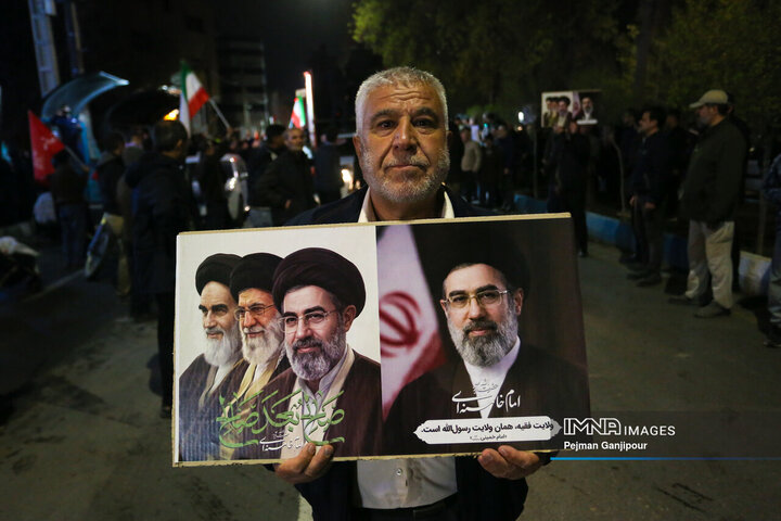 مراسم وداع با 5 شهید خانواده نصر آزادانی
