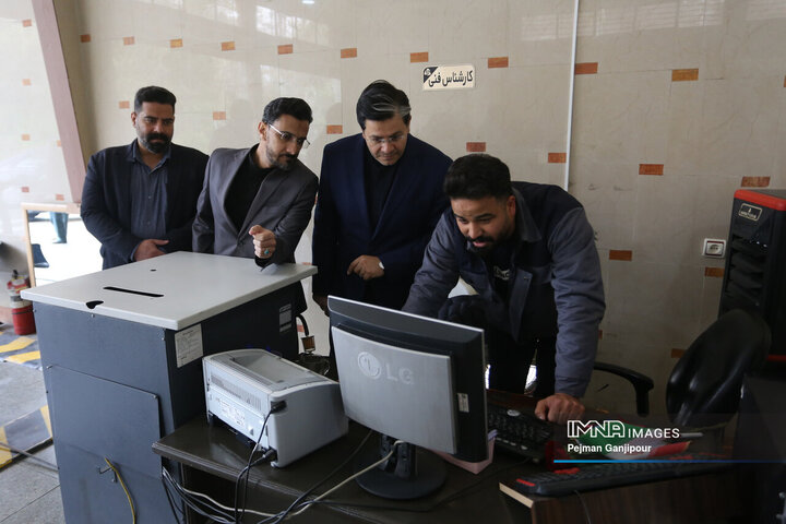 بازدید معاون حمل‌ونقل و ترافیک شهرداری اصفهان از واحدهای خدمت‌رسان شهری