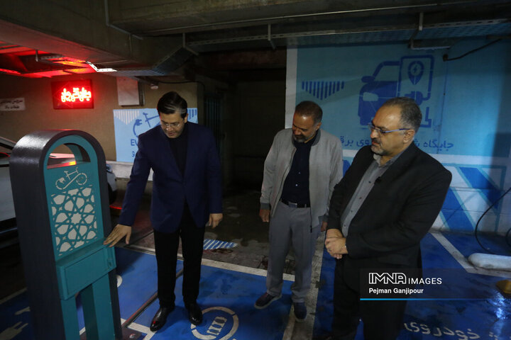 بازدید معاون حمل‌ونقل و ترافیک شهرداری اصفهان از واحدهای خدمت‌رسان شهری