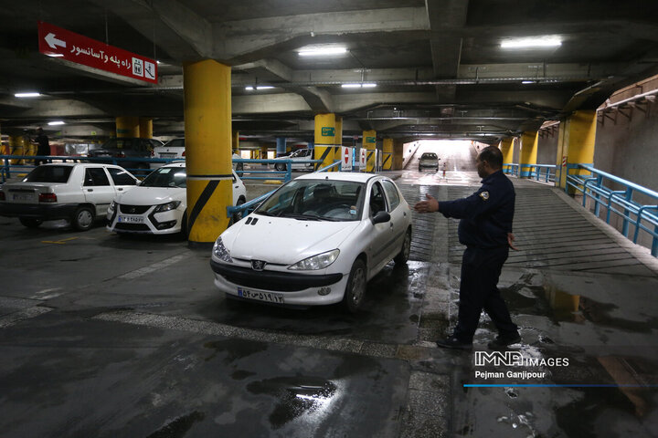 بازدید معاون حمل‌ونقل و ترافیک شهرداری اصفهان از واحدهای خدمت‌رسان شهری
