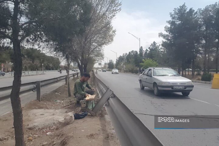 بهبود زیرساخت‌های ترافیکی در منطقه ۱۰ اصفهان با نصب تجهیزات ایمنی و اصلاح معابر