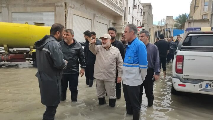 همه دستگاه‌ها برای رفع آبگرفتگی بندر امام خمینی (ره) بسیج شدند