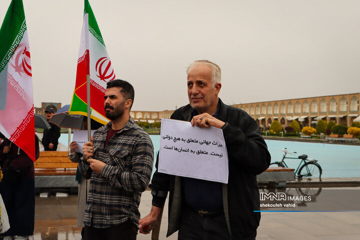 زنجیره انسانی در محکومیت تجاوز آمریکایی صهیونی به میراث فرهنگی اصفهان