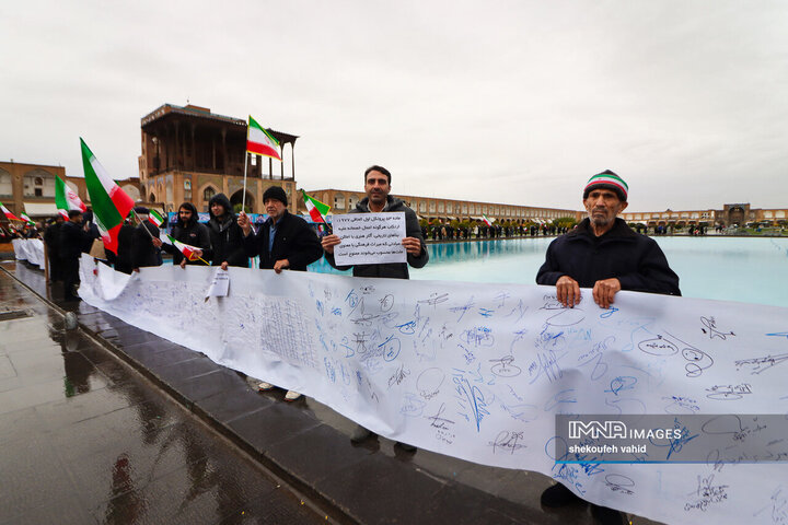 زنجیره انسانی در محکومیت تجاوز آمریکایی صهیونی به میراث فرهنگی اصفهان