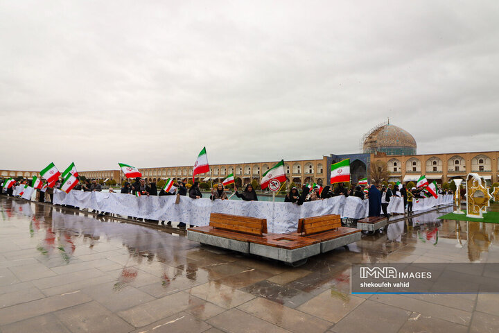 زنجیره انسانی در محکومیت تجاوز آمریکایی صهیونی به میراث فرهنگی اصفهان