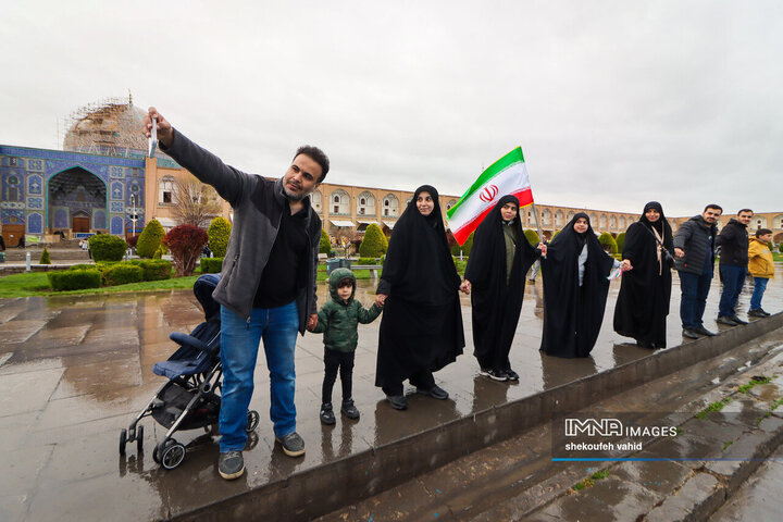 زنجیره انسانی در محکومیت تجاوز آمریکایی صهیونی به میراث فرهنگی اصفهان
