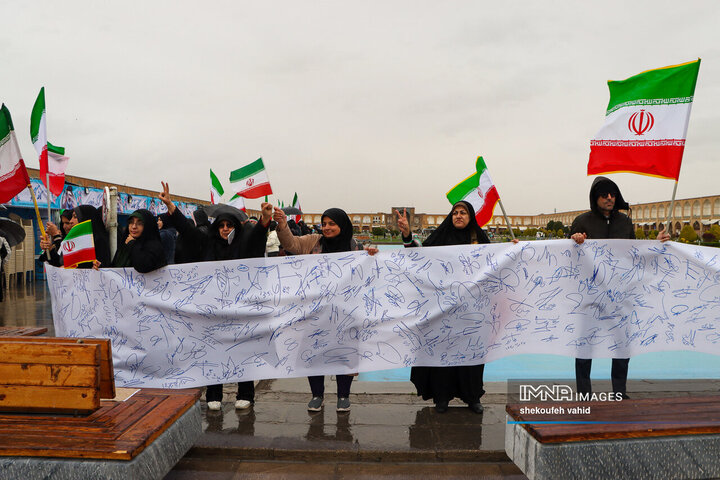 زنجیره انسانی در محکومیت تجاوز آمریکایی صهیونی به میراث فرهنگی اصفهان