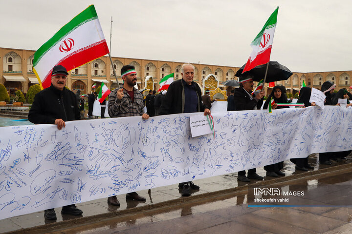 زنجیره انسانی در محکومیت تجاوز آمریکایی صهیونی به میراث فرهنگی اصفهان