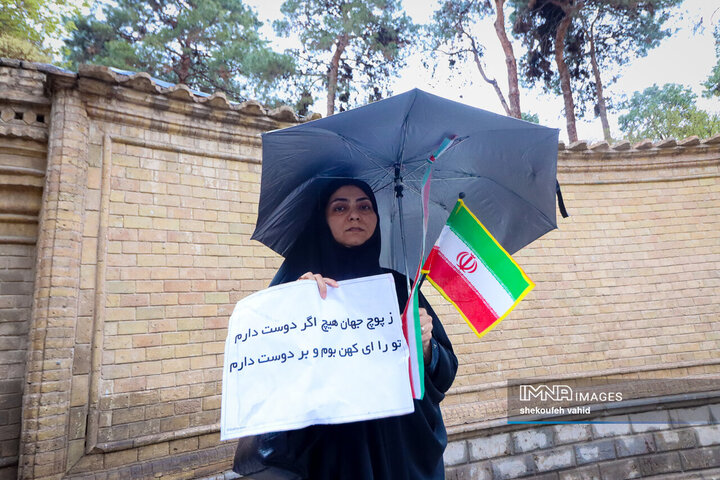 زنجیره انسانی در محکومیت تجاوز آمریکایی صهیونی به میراث فرهنگی اصفهان