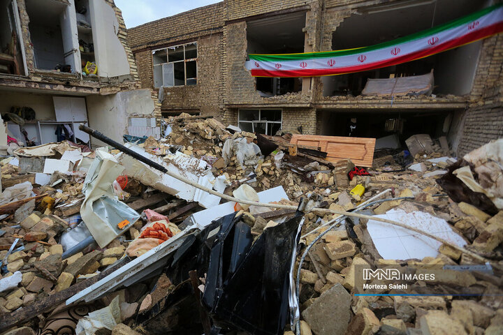 ایران، مهد دلیران؛ سلام قهرمانانه یک پسربچه از دل آوار