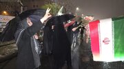 حضور پرشور مردم مشهد در خیابان ها زیر بارش شدید باران
