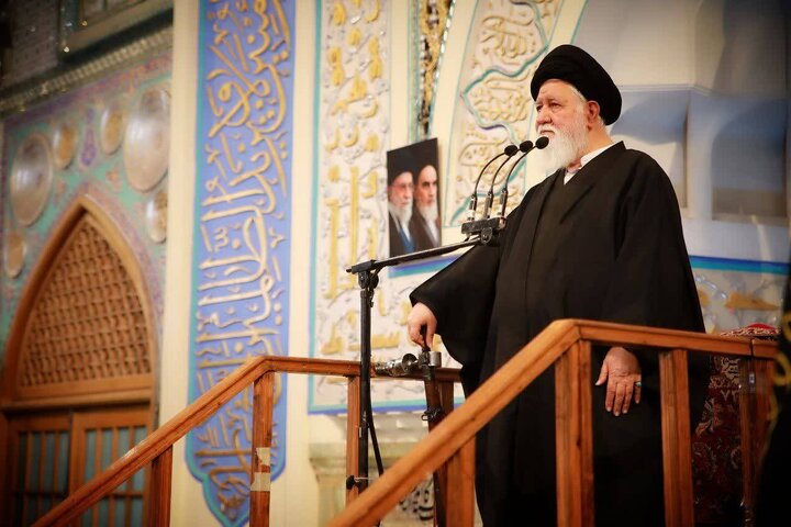 کسانی که حرف از مذاکره و آتش بس می‌زنند، خوارج زمانه هستند