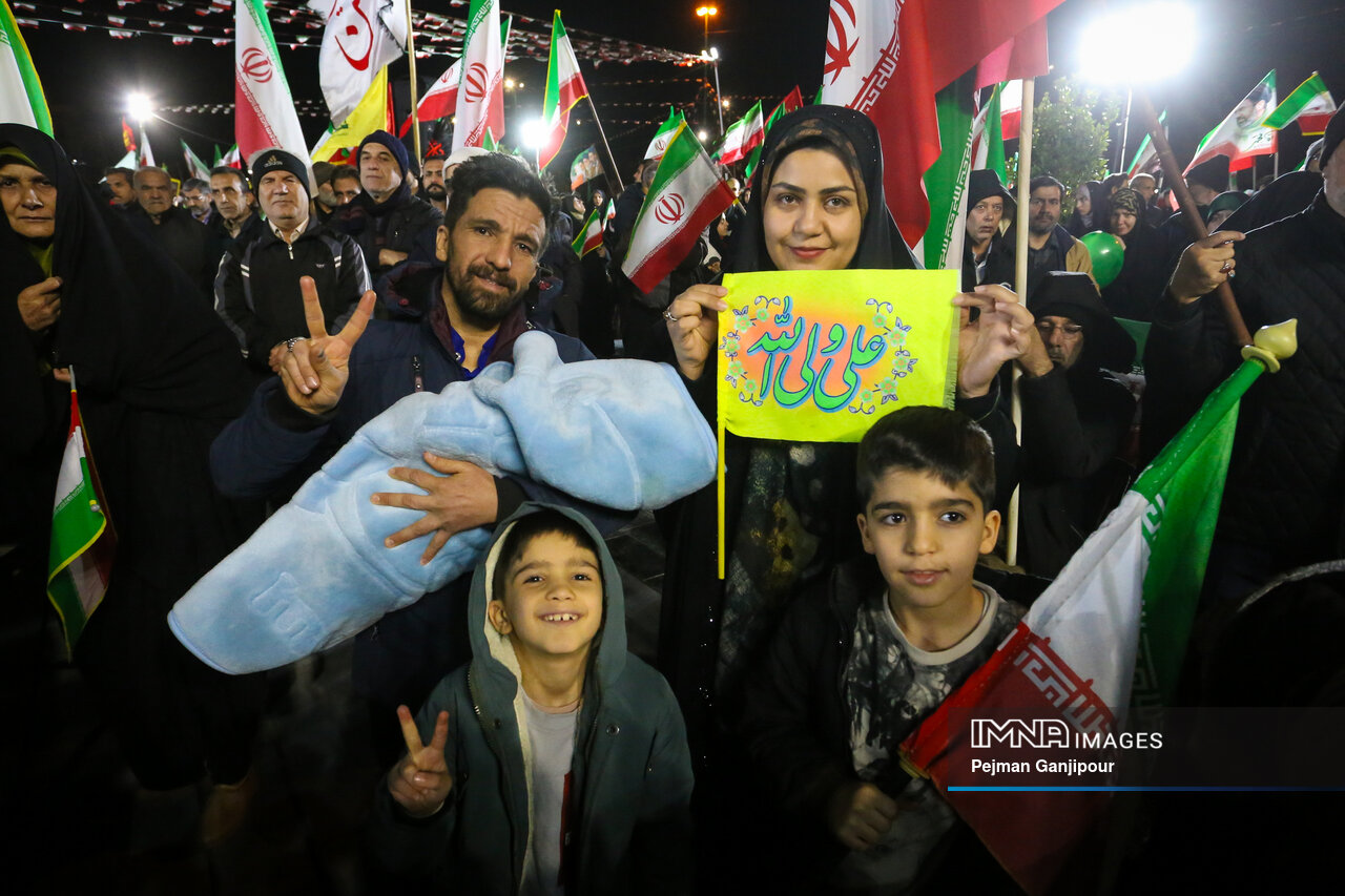 دشمن ‌می‌خواست آوارگی ببیند، ایستادگی دید