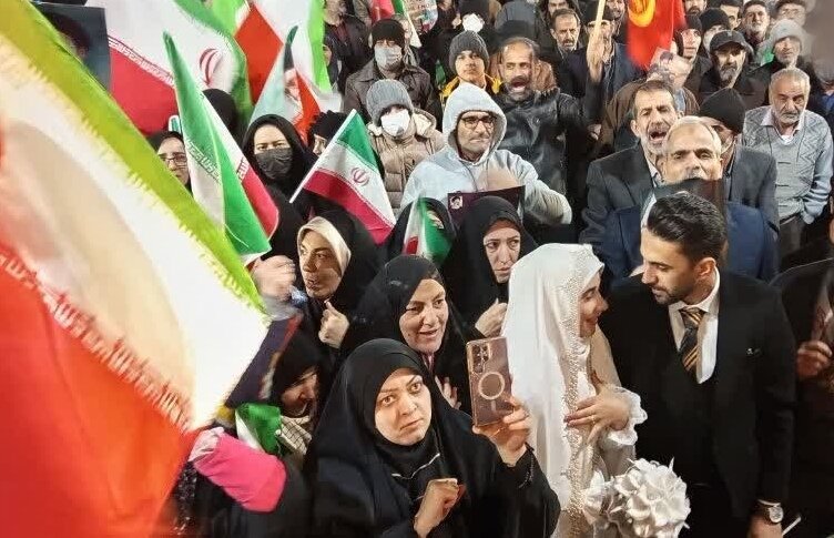 عروسی در سنگر خیابان؛ آغاز زندگی مشترک در پناه دفاع از وطن