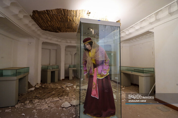 بازدید دبیرکل ملی یونسکو در ایران از آثار تاریخی آسیب دیده اصفهان