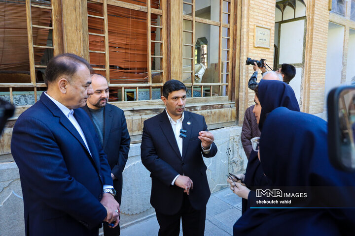 بازدید دبیرکل ملی یونسکو در ایران از آثار تاریخی آسیب دیده اصفهان