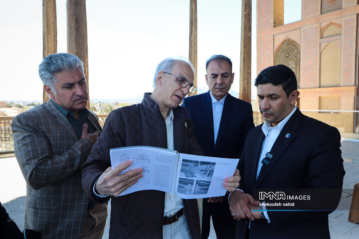 بازدید دبیرکل ملی یونسکو در ایران از آثار تاریخی آسیب دیده اصفهان
