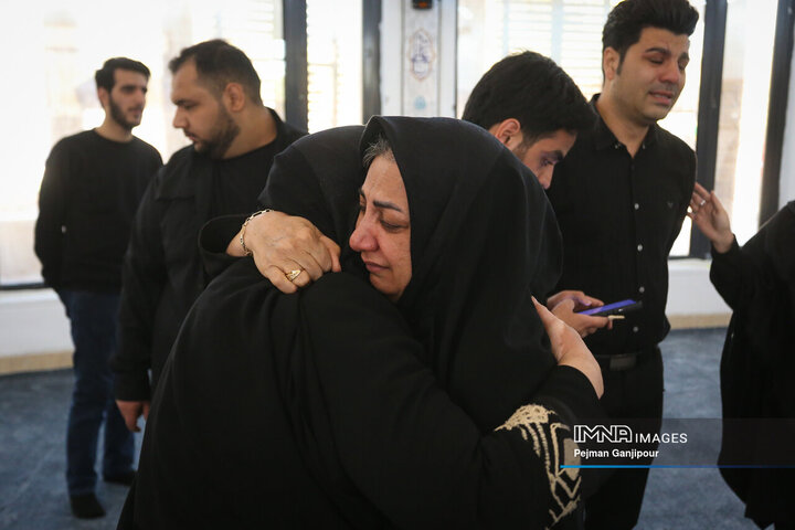 وداع با تعدادی از شهدای جنایات آمریکایی صهیونی در اصفهان