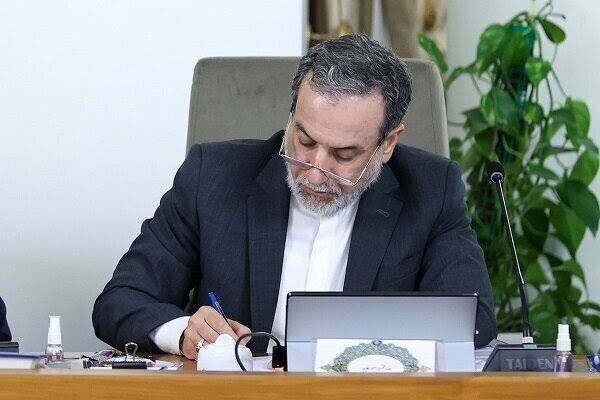 عراقچی: آمریکا و اسراییل از سر استیصال دانشگاه ها را بمباران میکنند