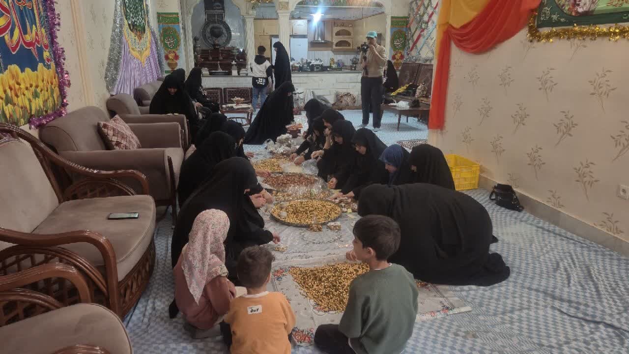 سنگر زنانه در دلِ هیاهوی جنگ / اینجا دستها بیوقفه کار میکنند