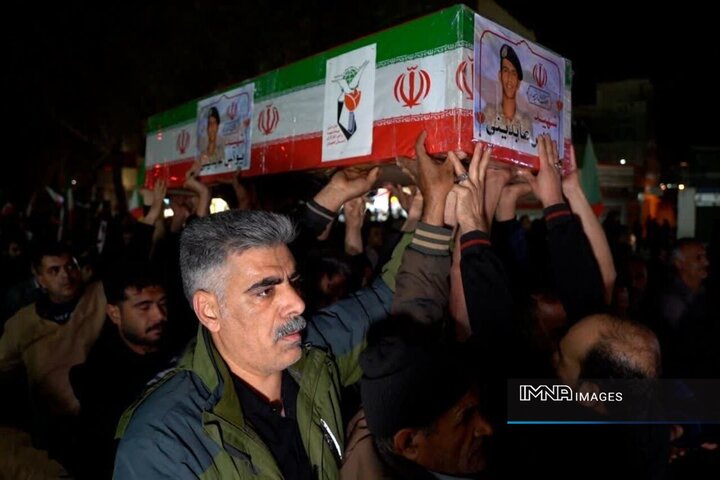میزبانی باشکوه مردم منطقه ۹ اصفهان از تشییع سرباز وطن