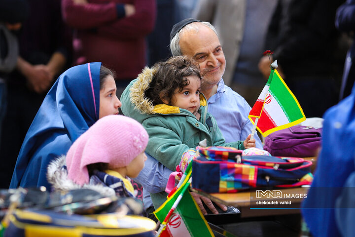 ادای احترام کلیمیان اصفهان به کودکان شهید میناب