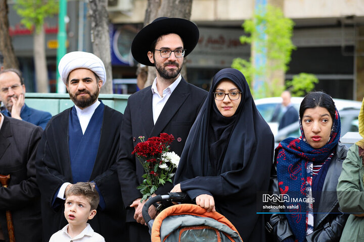 ادای احترام کلیمیان اصفهان به کودکان شهید میناب