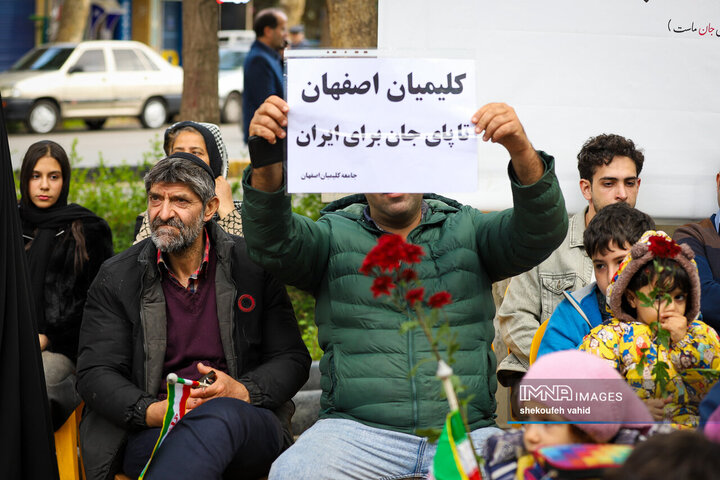 ادای احترام کلیمیان اصفهان به کودکان شهید میناب