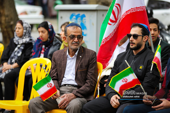 ادای احترام کلیمیان اصفهان به کودکان شهید میناب