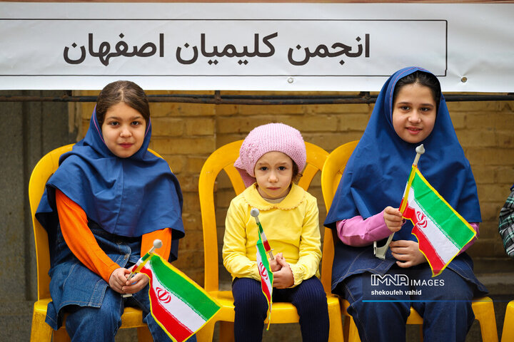 ادای احترام کلیمیان اصفهان به کودکان شهید میناب