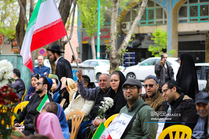 ادای احترام کلیمیان اصفهان به کودکان شهید میناب