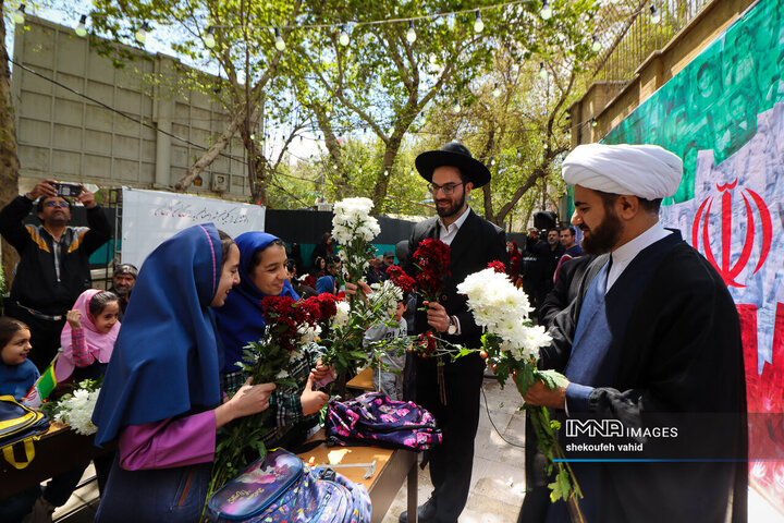 ادای احترام کلیمیان اصفهان به کودکان شهید میناب