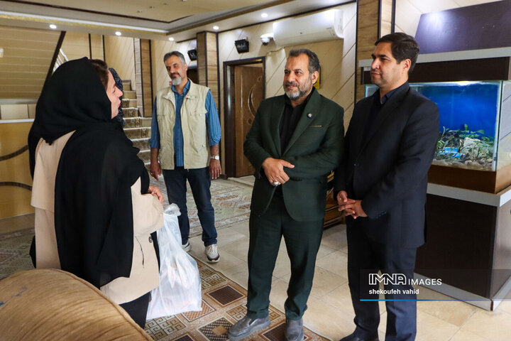 بازدید نماینده مردم اصفهان در مجلس از وضعیت اسکان آسیب‌دیدگان جنگ