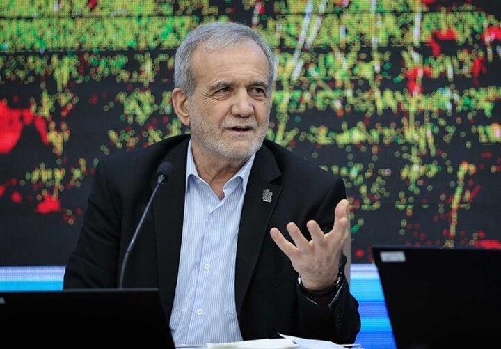 حضور رئیس‌جمهور در تجمع خیابانی مردم تهران در شب ۱۲ فروردین