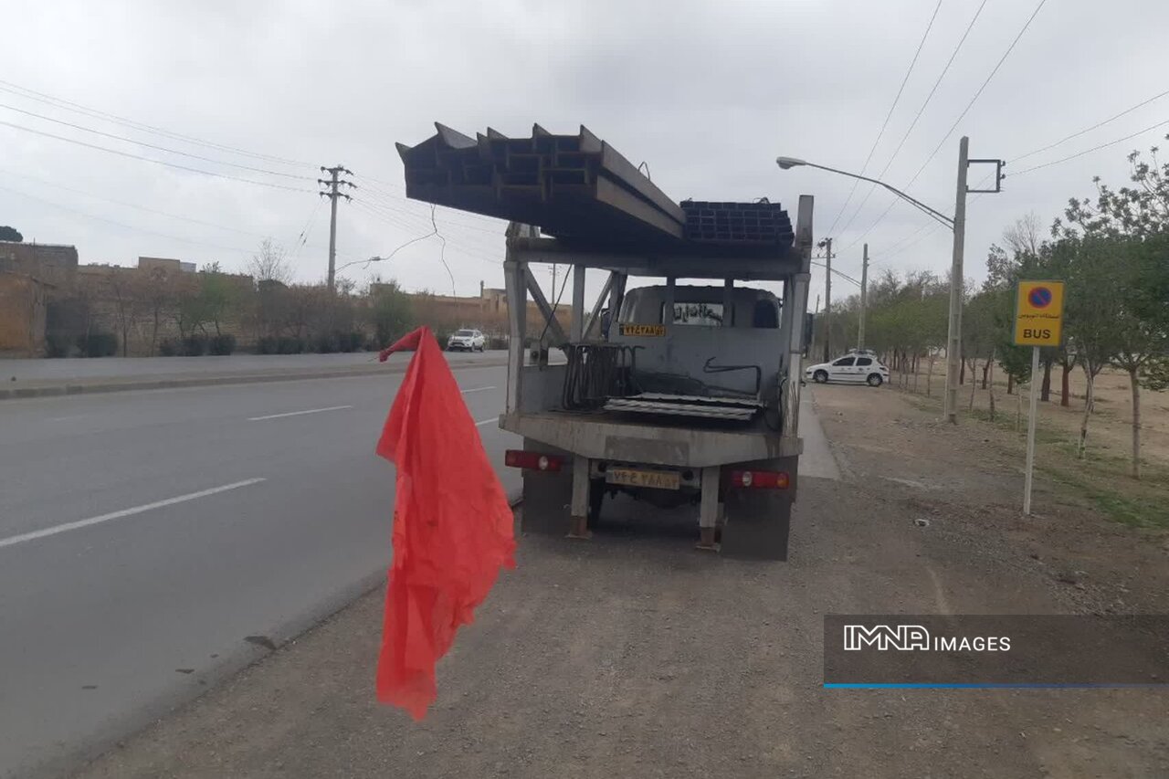 کنترل مستمر ناوگان بار درون‌شهری توسط بازرسان و ماموران سازمان حمل‌ونقل‌بار شهرداری اصفهان