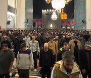 فیلم| اقامه نماز استغاثه در حرم مطهر رضوی و خیابان های مشهد مقدس