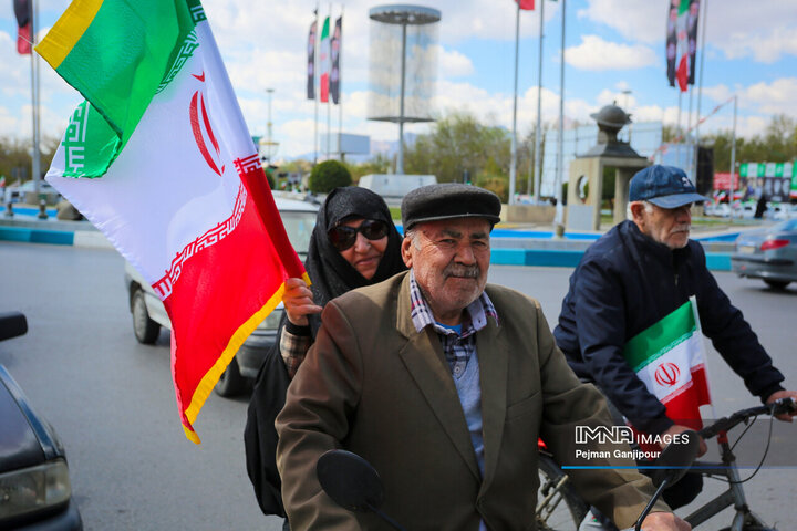 کاروان خودرویی مردم اصفهان در روز «جمهوری اسلامی»