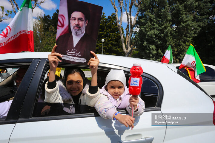 کاروان خودرویی مردم اصفهان در روز «جمهوری اسلامی»