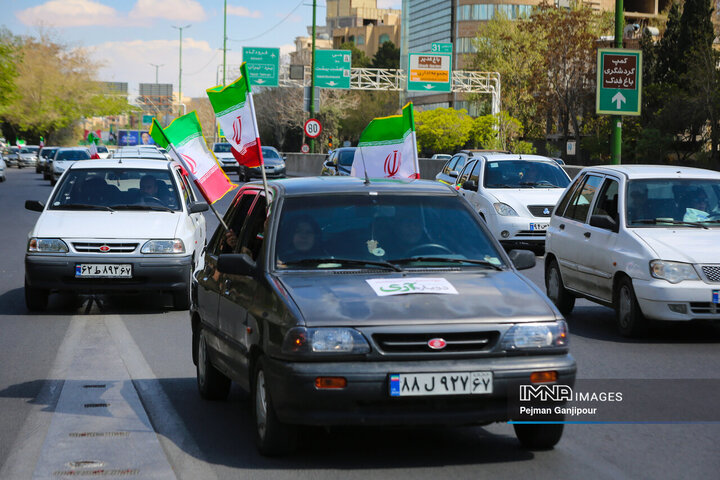 کاروان خودرویی مردم اصفهان در روز «جمهوری اسلامی»