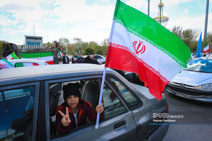 کاروان خودرویی مردم اصفهان در روز «جمهوری اسلامی»