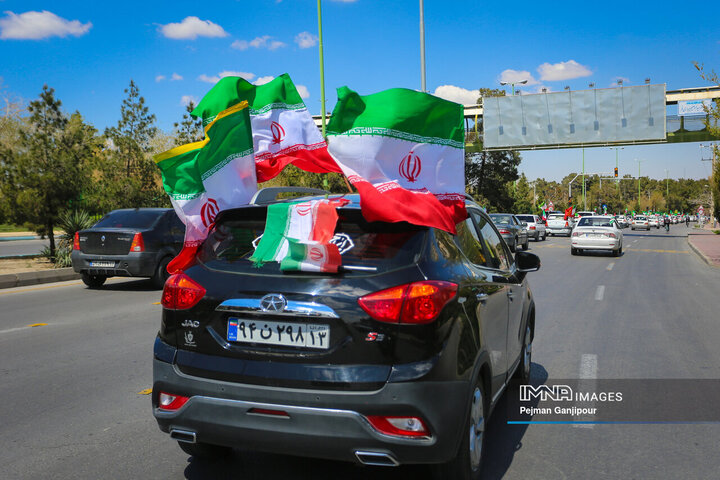 کاروان خودرویی مردم اصفهان در روز «جمهوری اسلامی»