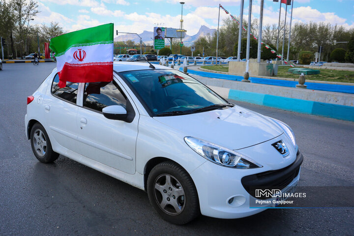 کاروان خودرویی مردم اصفهان در روز «جمهوری اسلامی»