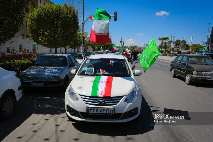 کاروان خودرویی مردم اصفهان در روز «جمهوری اسلامی»