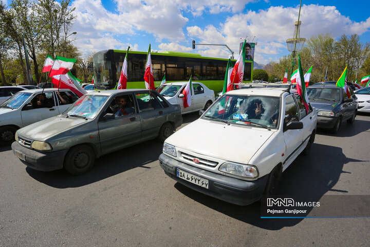 کاروان خودرویی مردم اصفهان در روز «جمهوری اسلامی»