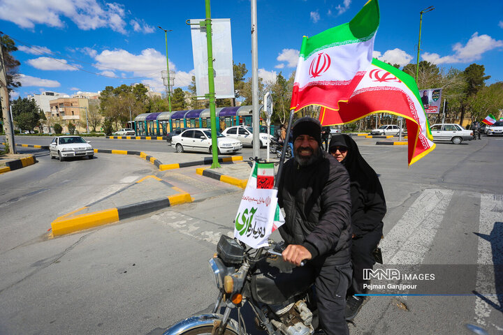 کاروان خودرویی مردم اصفهان در روز «جمهوری اسلامی»