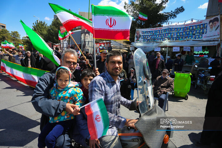 کاروان خودرویی مردم اصفهان در روز «جمهوری اسلامی»