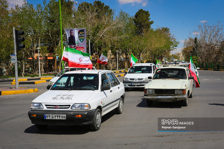 کاروان خودرویی مردم اصفهان در روز «جمهوری اسلامی»